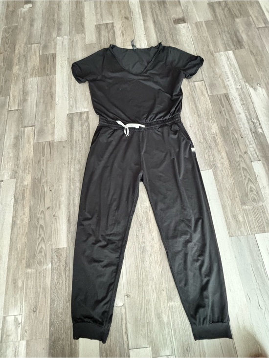 Vuori Pants - Vuori Black Activewear Top